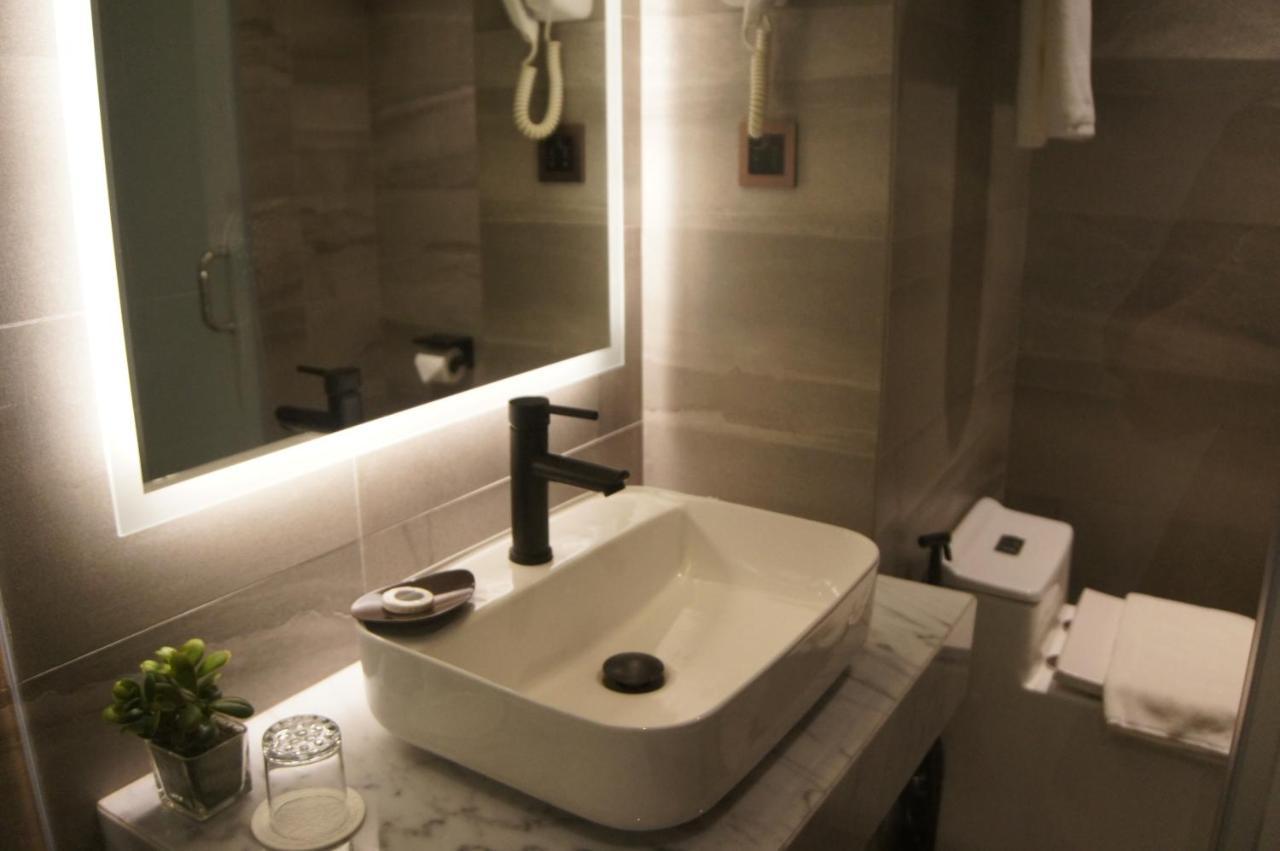 The Maximilian Hotel Cauayan City  外观 照片