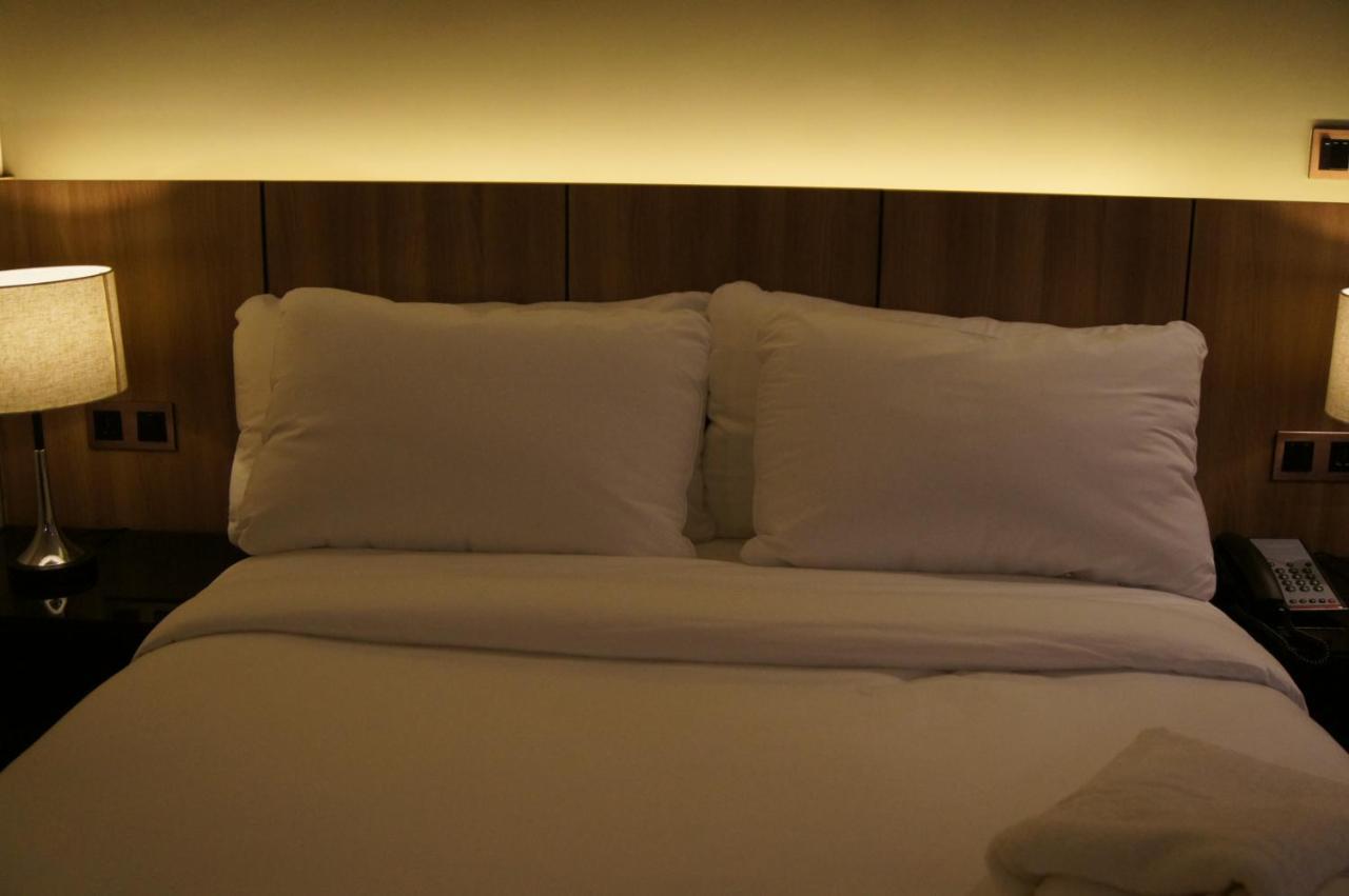 The Maximilian Hotel Cauayan City  外观 照片