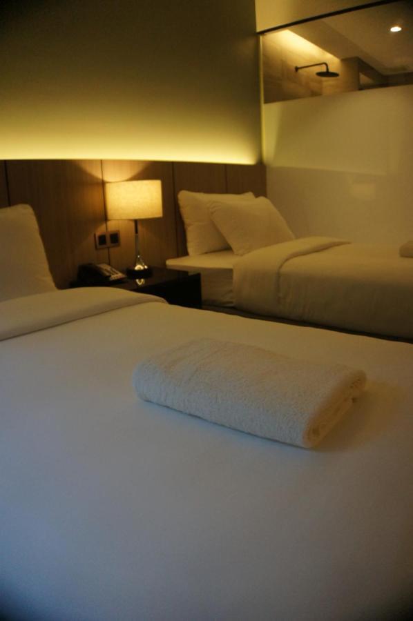 The Maximilian Hotel Cauayan City  外观 照片