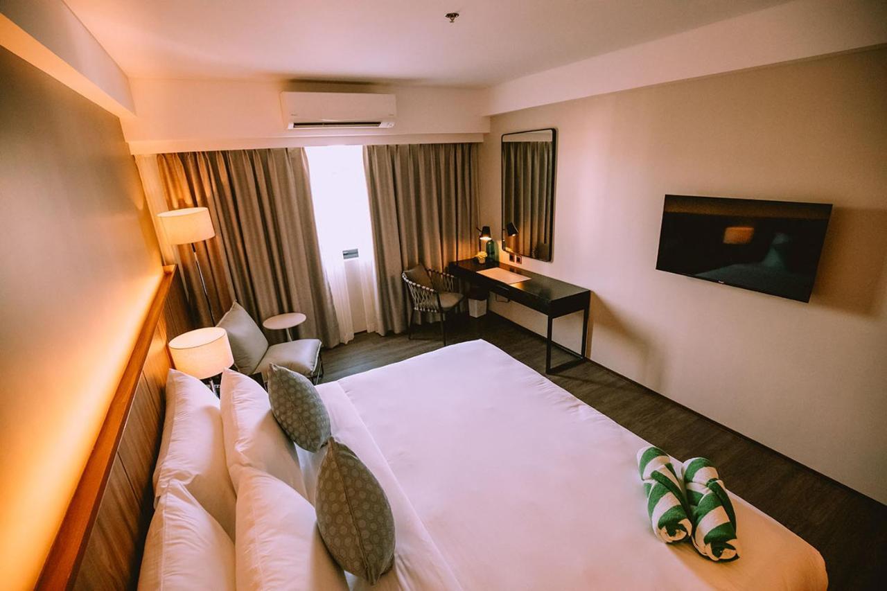 The Maximilian Hotel Cauayan City  外观 照片