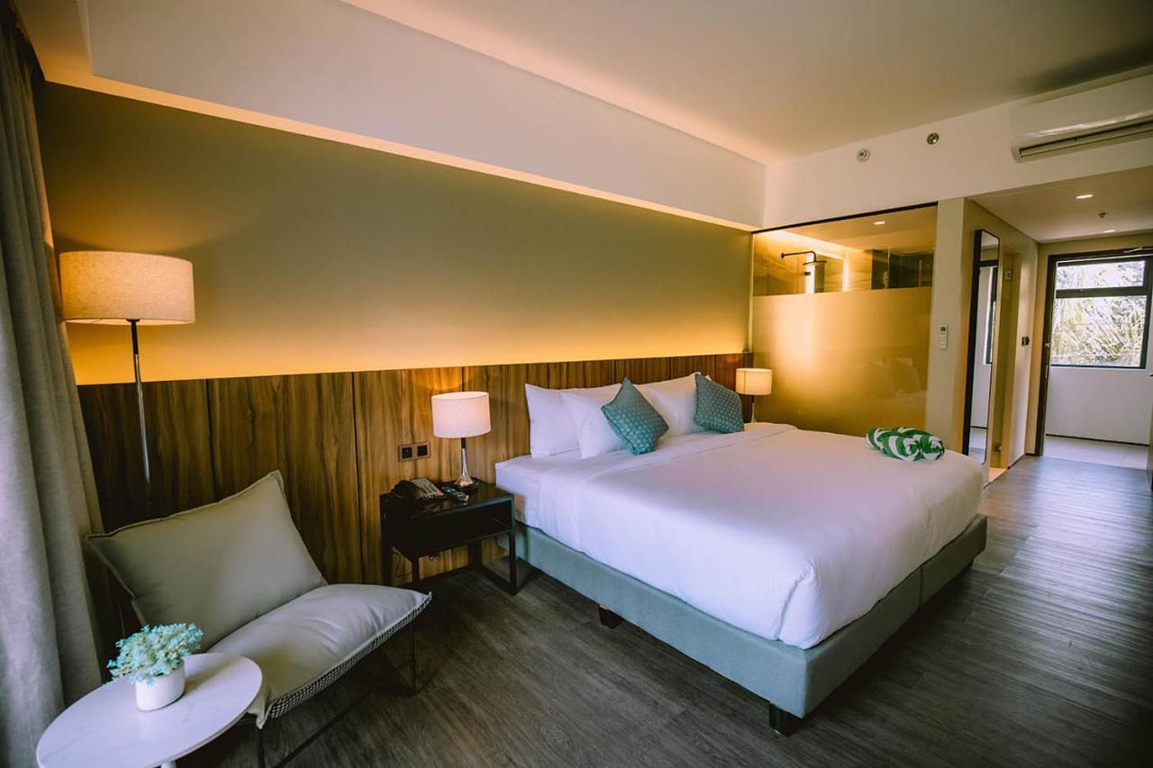 The Maximilian Hotel Cauayan City  外观 照片