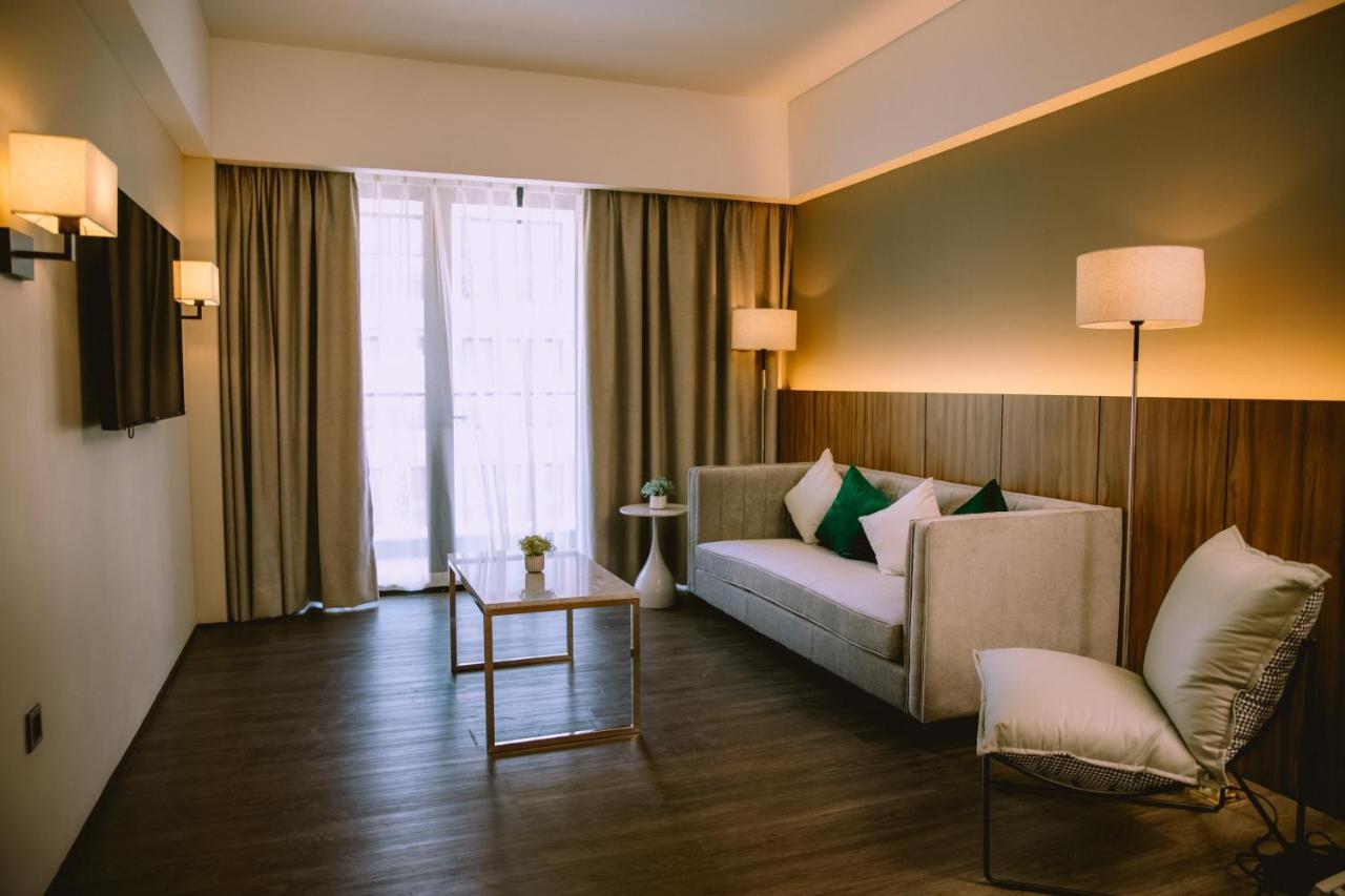 The Maximilian Hotel Cauayan City  外观 照片